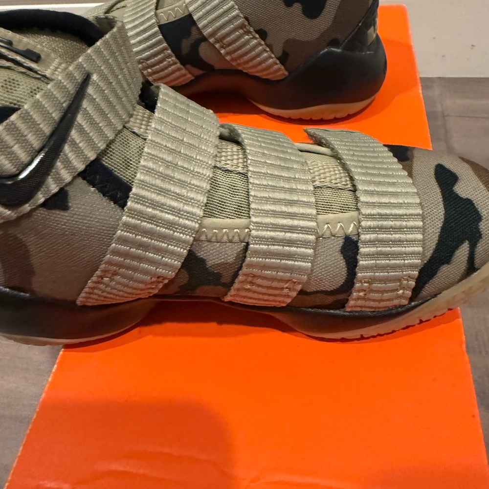 Kids Camouflage Strap Sneakers - Picture 3 of 7